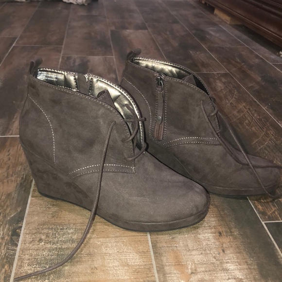 Shoes - Brown suede booties. Size 81/2